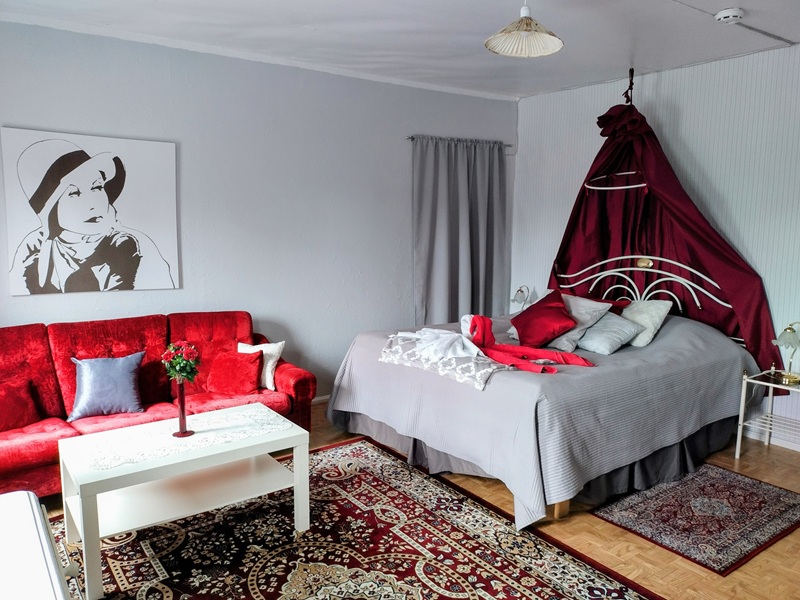 Balcony room with double bed