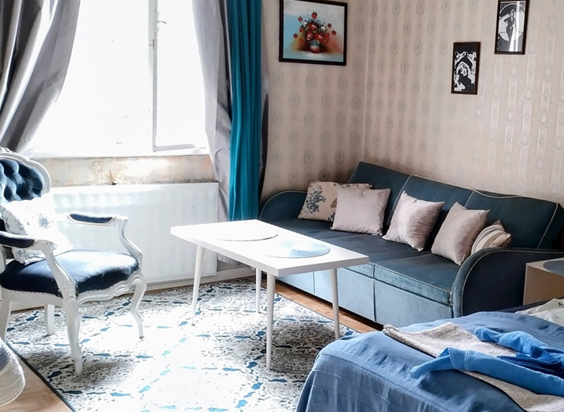 Blue room 