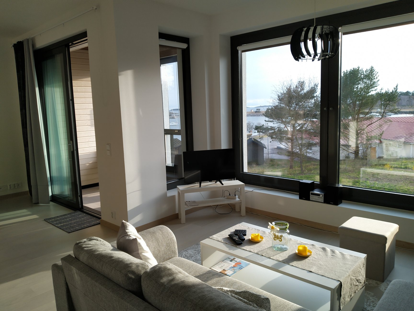 Spacious luminous living room Garbo Sea View Suite Hanko